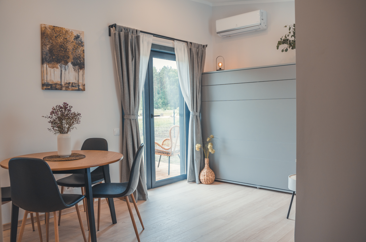 Moduļu mājas interjera foto, kas tiek izmantots arī iekš Airbnb un Booking