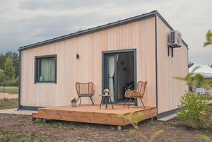 Neliela, 18m2, kompakta moduļu māja ar terasi un siltumsūkni