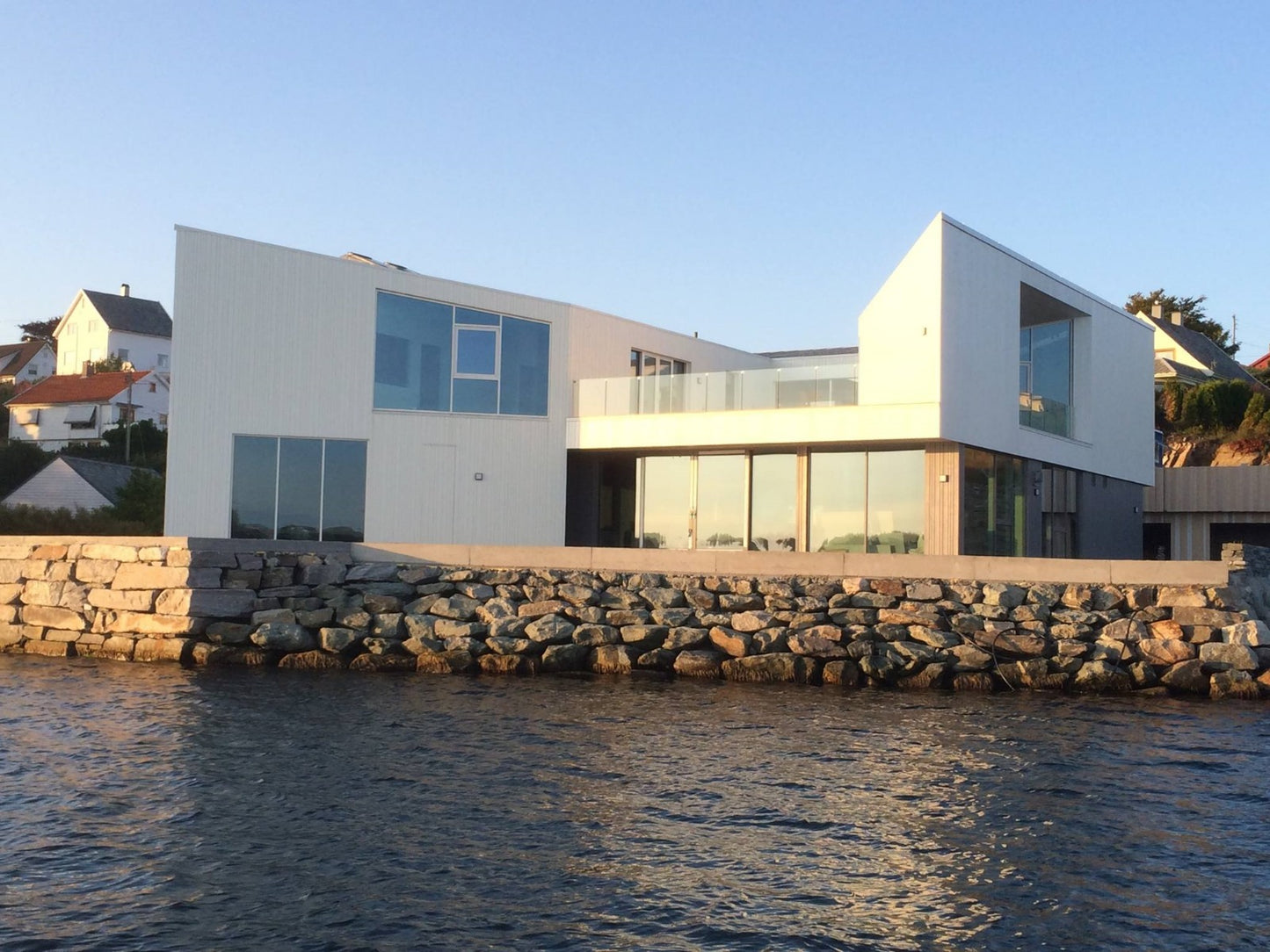 Paneļu māja Villa Legend Otrais ārskats