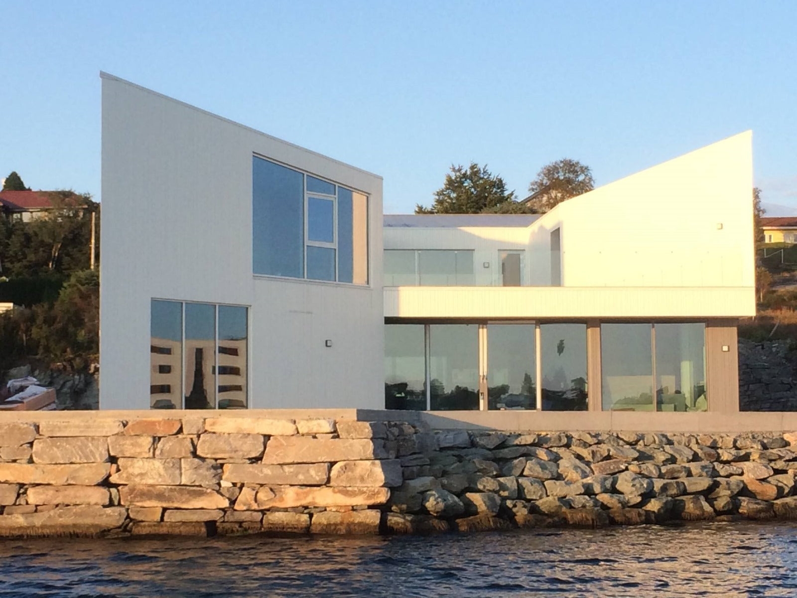 Villa Legendary, 384 m2 platības koka karkasa villa Latvijā, priekšējās fasādes plāns