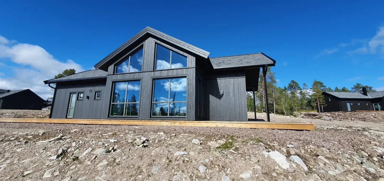 Privaatne maja must - AxoHouse