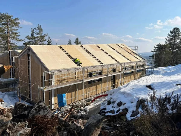 Privātmāju un moduļu māju montāžas process - AxoHouse